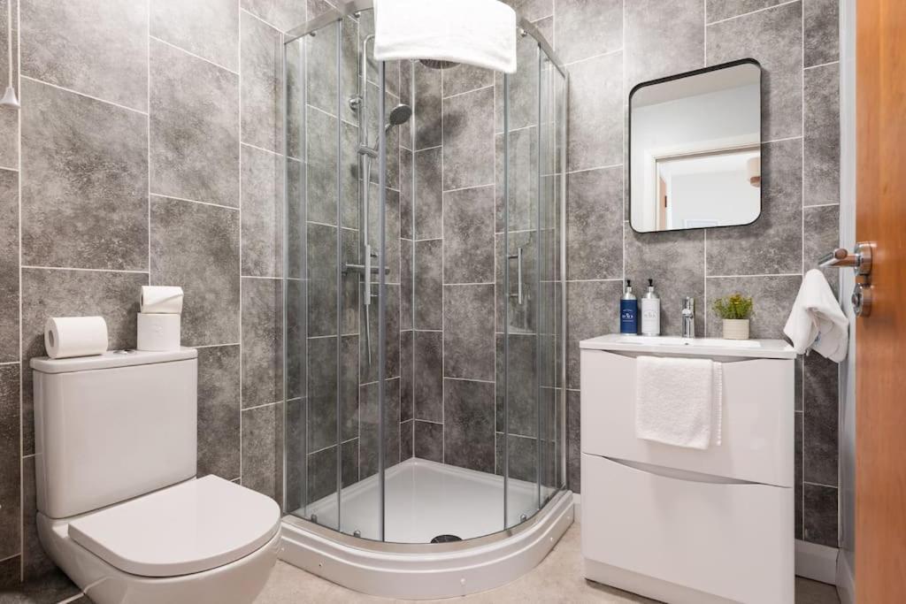 Modern Penthouse Apartment 2 Bed, 2 Bath Sleeps 6 City Centre Belfast Exterior photo