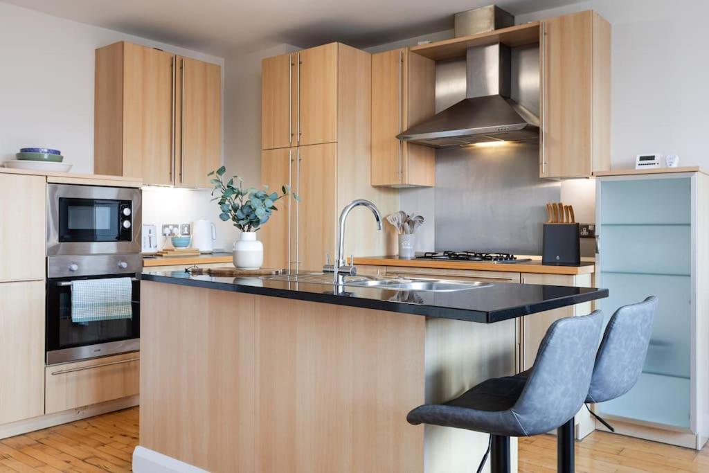 Modern Penthouse Apartment 2 Bed, 2 Bath Sleeps 6 City Centre Belfast Exterior photo